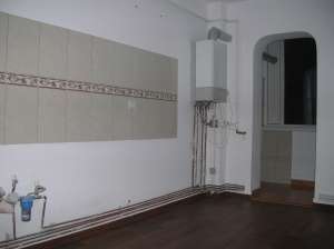 Apartament in Comanesti 3 camere confort 1 recent renovat de la A la Z