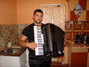 vand acordion elka vox.la pret de criza de 120 de bass inpecabil