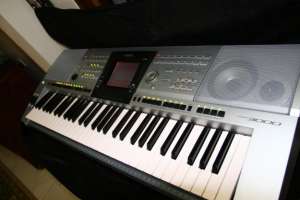schinb yamaha psr 3000 cu roland va76 su cu korg pa 60