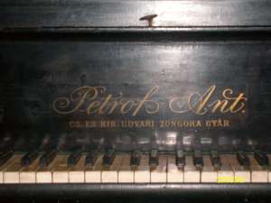 Vand pian antic Petrof Ant. fabricat intre anii 1880-1890