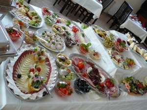 SERVICII OSPATARI, BARMANI, BUCATARI CATERING