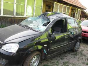 VAND EPAVA AUTOTURISM TATA