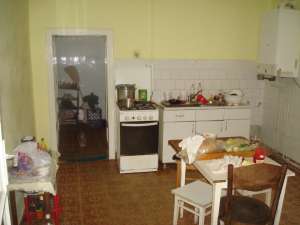 CASA 3 CAMERE; ZONA H SIMON ; 4,  5 ARI TEREN; 123000 EURO NEG