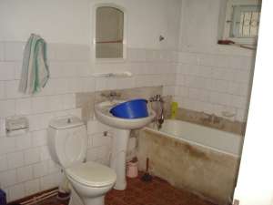 CASA 3 CAMERE; ZONA H SIMON ; 4,  5 ARI TEREN; 123000 EURO NEG