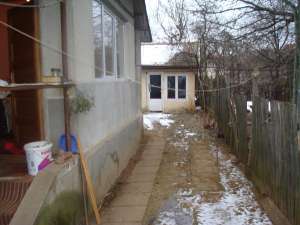 CASA 3 CAMERE; ZONA H SIMON ; 4,  5 ARI TEREN; 123000 EURO NEG