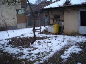 CASA 3 CAMERE; ZONA H SIMON ; 4,  5 ARI TEREN; 123000 EURO NEG