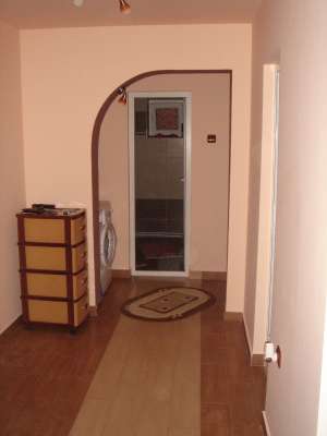 inchiriez apartament la un pret avantajos, complet mobilat, recent modificat, astept seriozitate...