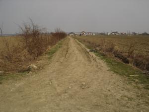 VAND TEREN 26200 MP LA 700 METRI DE LA DN1  PLOIESTI-BUCURESTI