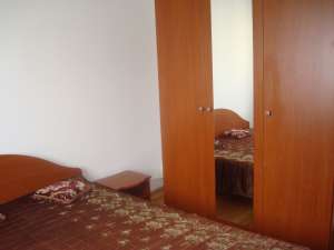3 CAMERE,   DECOMANDAT PETRU RARES
