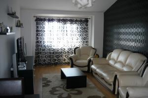INCHIRIEZ APARTAMENT 2 CAMERE,     CONDITII FOARTE BUNE