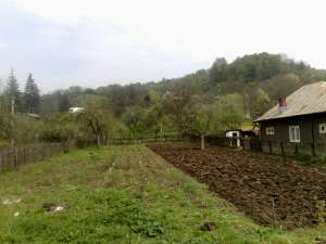 Teren + 2 camere caramida