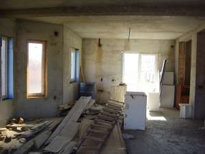 CASA IN ROSU