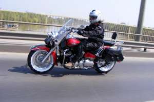 Vand yamaha dragstar 650 clasic fabricatie 2000,    11300km,    complet accesorizata