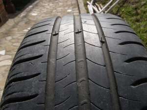 Vand 4 jante aluminiu cu anvelope (cauciucuri) de vara Michelin pentru Logan.