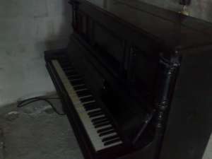 Vand pianina Urbas & Reisshauer placa bronz