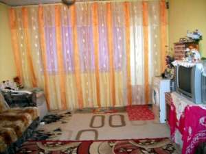 ONESTI,  VAND GARSONIERA CF 1,  pe REPUBLICII,  CU BALCON,  PRET 10000 EURO