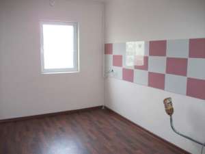 ONESTI,  VAND APARTAMENT CU 2 CAMERE DECOMANDAT,  ETAJ 3,  COMPLET RENOVAT