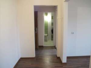 ONESTI,  VAND APARTAMENT CU 2 CAMERE DECOMANDAT,  ETAJ 3,  COMPLET RENOVAT