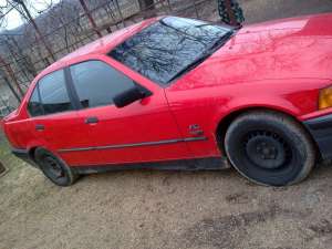 dezmembrez bmw 318 i