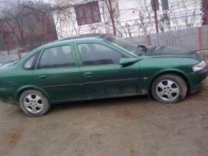 dezmembrez opel vectra b an 1995