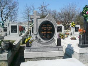 monumente funerare