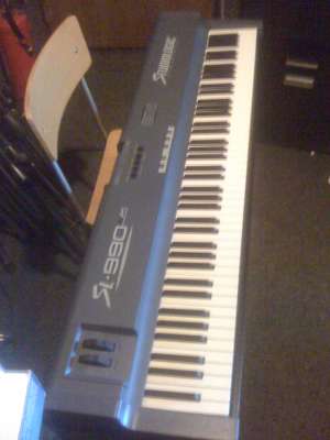 Vand claviatura MIDI Fatar SL-990 XP foarte putin folosita