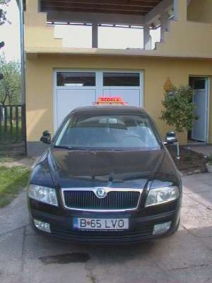 Instructor auto autorizat