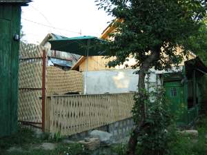 vand casa vacanta locuibila statiunea Soveja pret mic