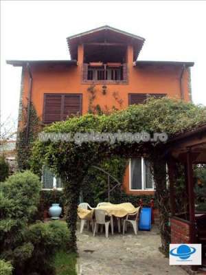 Vanzare Case / Vile - Casa / Vila - 6 camere Central