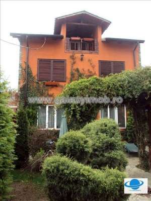 Vanzare Case / Vile - Casa / Vila - 6 camere Central