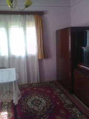 vand urgent casa cu gradina!