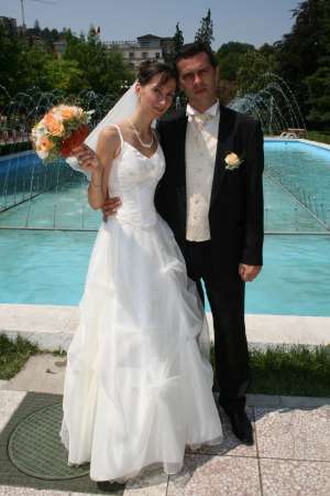 Rochie mireasa,  culoarea untului,  marime 38- 40
