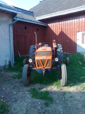vand tractor si balotiera