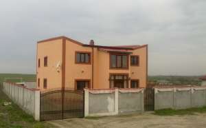 Vila P+E 120 mp. pe nivel total 240 mp. spatiu locuibil 80000 Negociabil