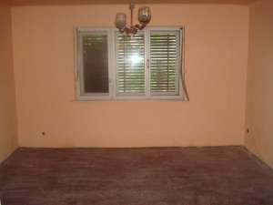 CASA 3 CAMERE CARAMIDA,   2 ARI,   35000 EURO