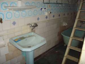CASA 3 CAMERE CARAMIDA,   2 ARI,   35000 EURO