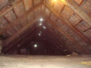CASA 3 CAMERE CARAMIDA,   2 ARI,   35000 EURO