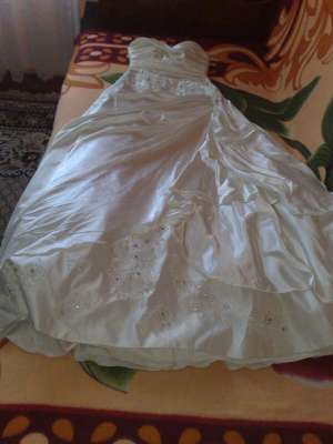 vand 3 rochii mireasa