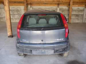 Vand Fiat Punto 2002 avariata