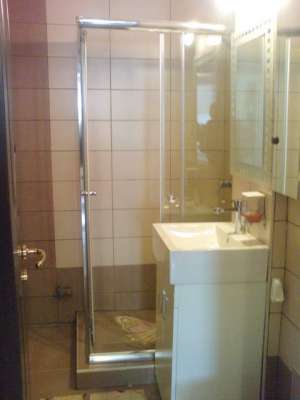 BACAU,  PERSOANA FIZICA VAND APARTAMENT CU 2 CAMERE DECOMANDATE,  ET 2,  LUX,  PRET 34000 EURO