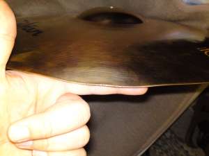 Vand cinele ride,  crash,  hi-hat,  fanfara de la firme cunoscute ca Zildjian,  Paiste,  Meinl,  Mil