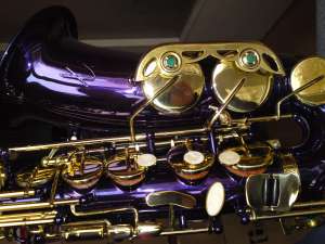 Vand saxofon alto(Mi-bemol)  THOMAS ST�HMER ,  culoare deosebita lila-mov cu clape galbene