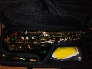 Vand saxofon alto(Mi-bemol)  TIM HENDSON ,  culoare deosebita verde cu clape galbene +cufar+mustiuc+