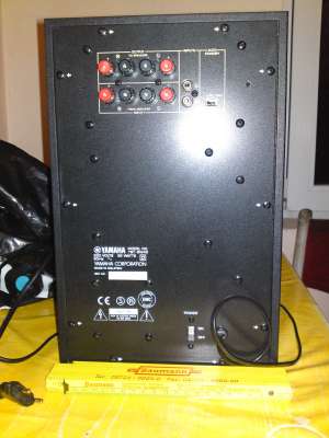 Vand subwoofer activ YAMAHA YST-SW45,  difuzor de 8�,  70 watt RMS, 