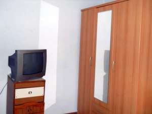 BACAU,  OFER SPRE INCHIRIERE APARTAMENT CU 2 CAMERE,  IN ZONA CENTRALA,  MOBILAT SI UTILAT.