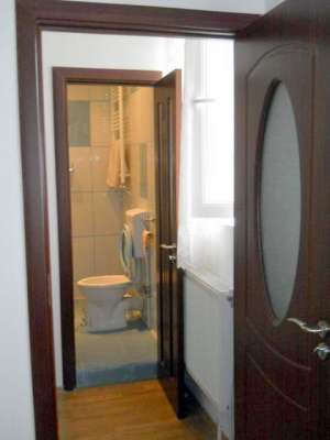 BACAU,  VAND 2 CAMERE CF 1,  ET 2,  RENOVAT,  PRET 21.500 EURO