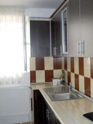 BACAU,  VAND 2 CAMERE CF 1,  ET 2,  RENOVAT,  PRET 21.500 EURO