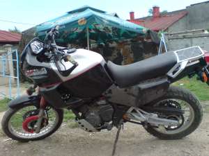 YAMAHA  750cm3