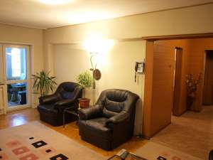 v�nd apartament 2 camere mobila-utilat +super garaj