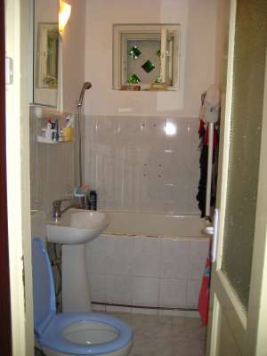 Vand ap. 2 camere zona de centru
